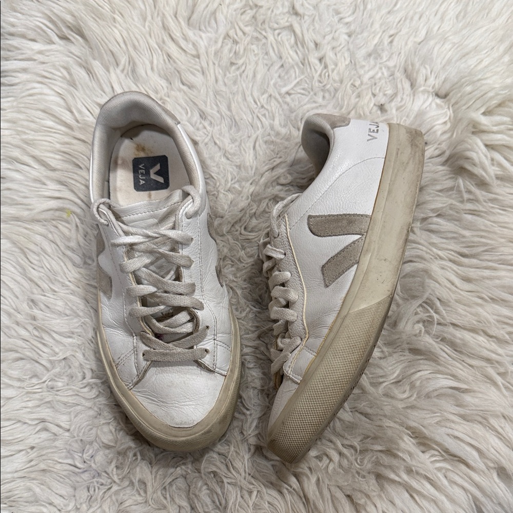 Veja Campo sneakers in the white and natural suede colorway‎ women’s size 7